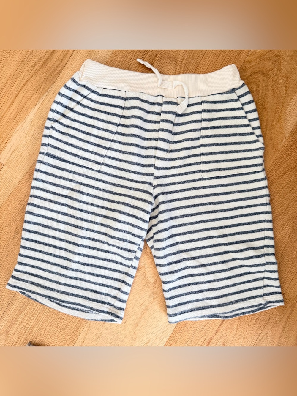 Splendid Gray and Cream Unisex Striped Terry Cotton Shorts Sz 6/7 ECNWOT